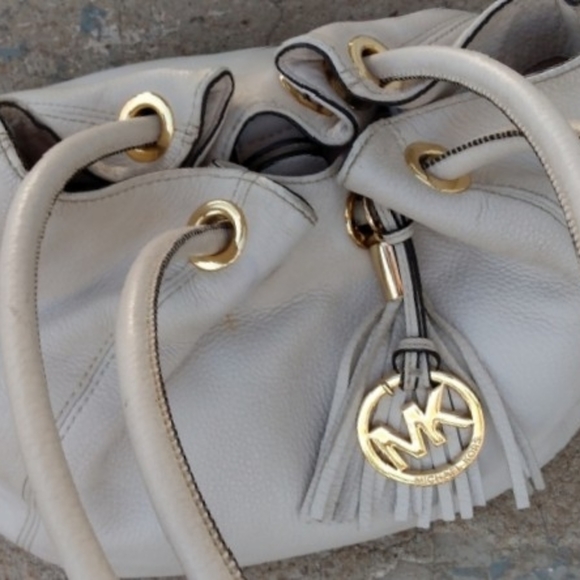 Michael Kors stone pebbled leather shoulder bag - Picture 11 of 14